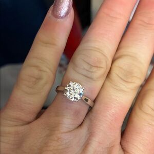 Classic Round Cut Solitaire Engagement Ring in white gold 10k